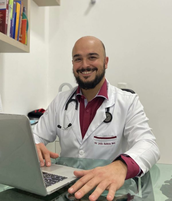 Dr. João Ben em atendimento